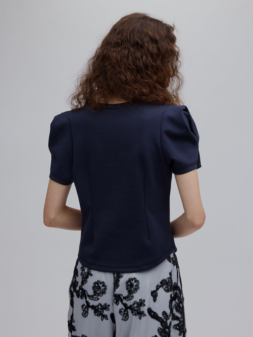 DEFORMATION SHOULDER CUT TOP