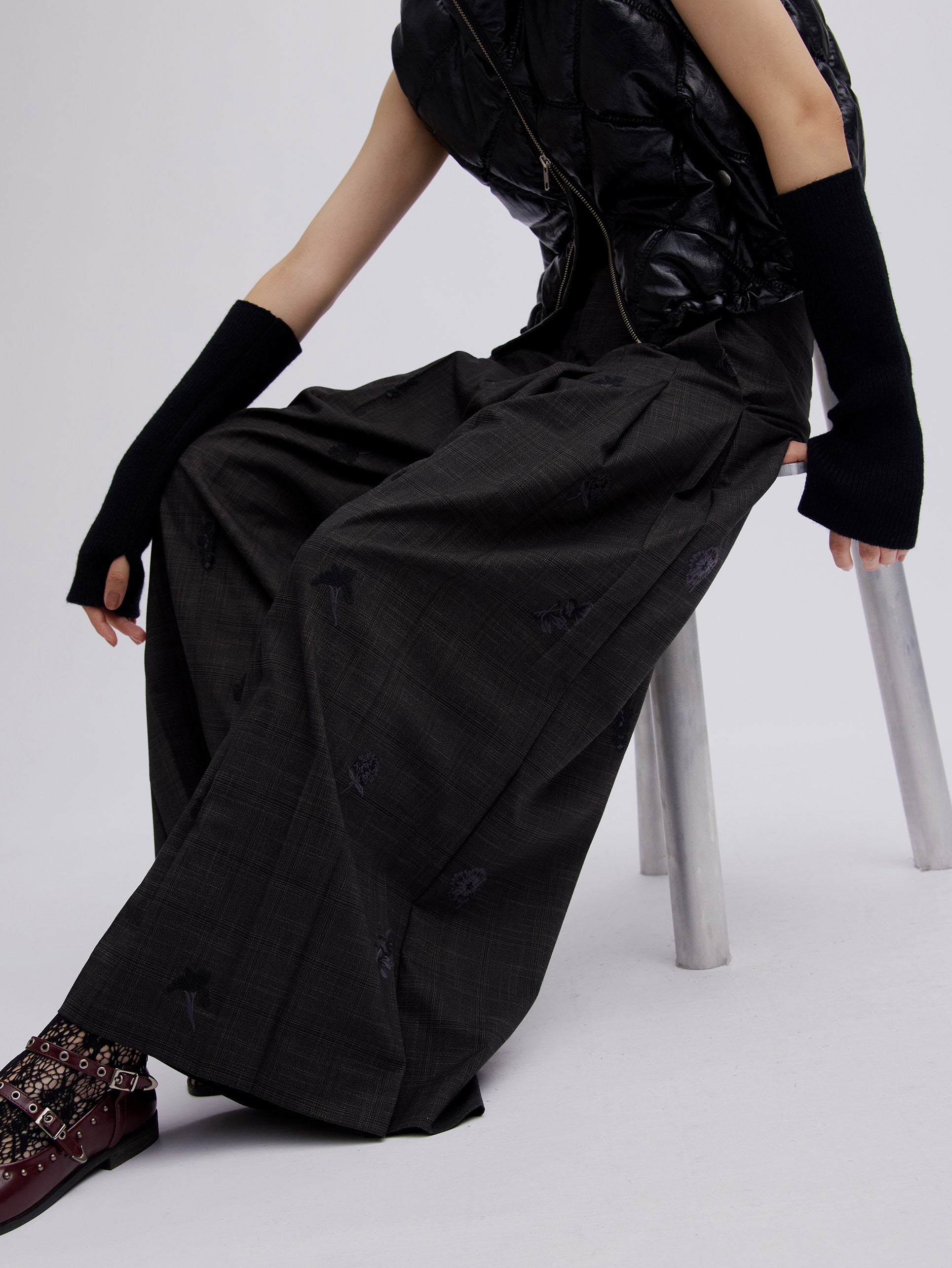 CHECK FLOWER PLEATS PANTS