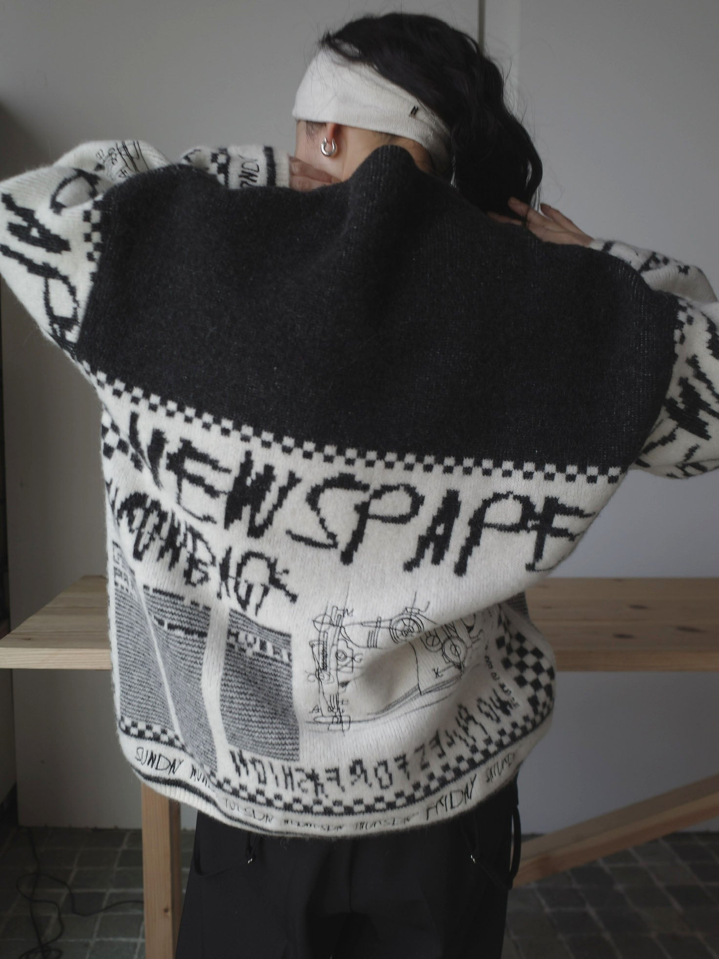 NEWS PAPER JACQUARED KNIT TOP