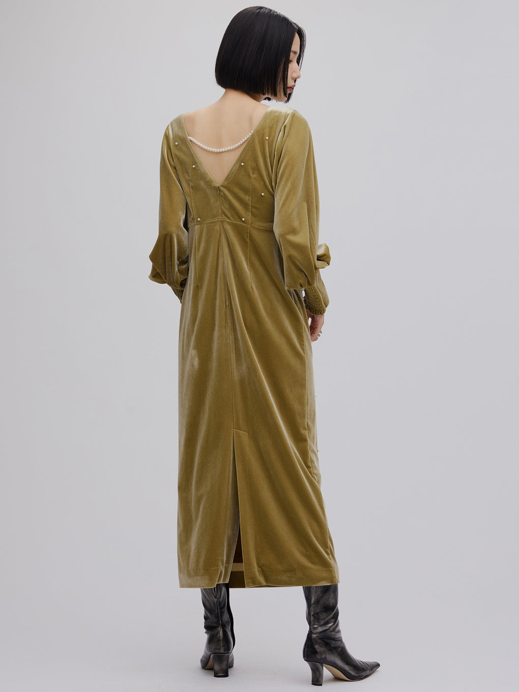 BACK OPEN PEARL VELOUR DRESS