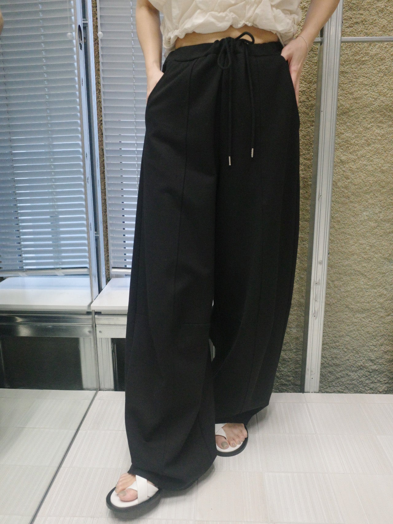 2WAY HEM BUTTON BARREL PANTS