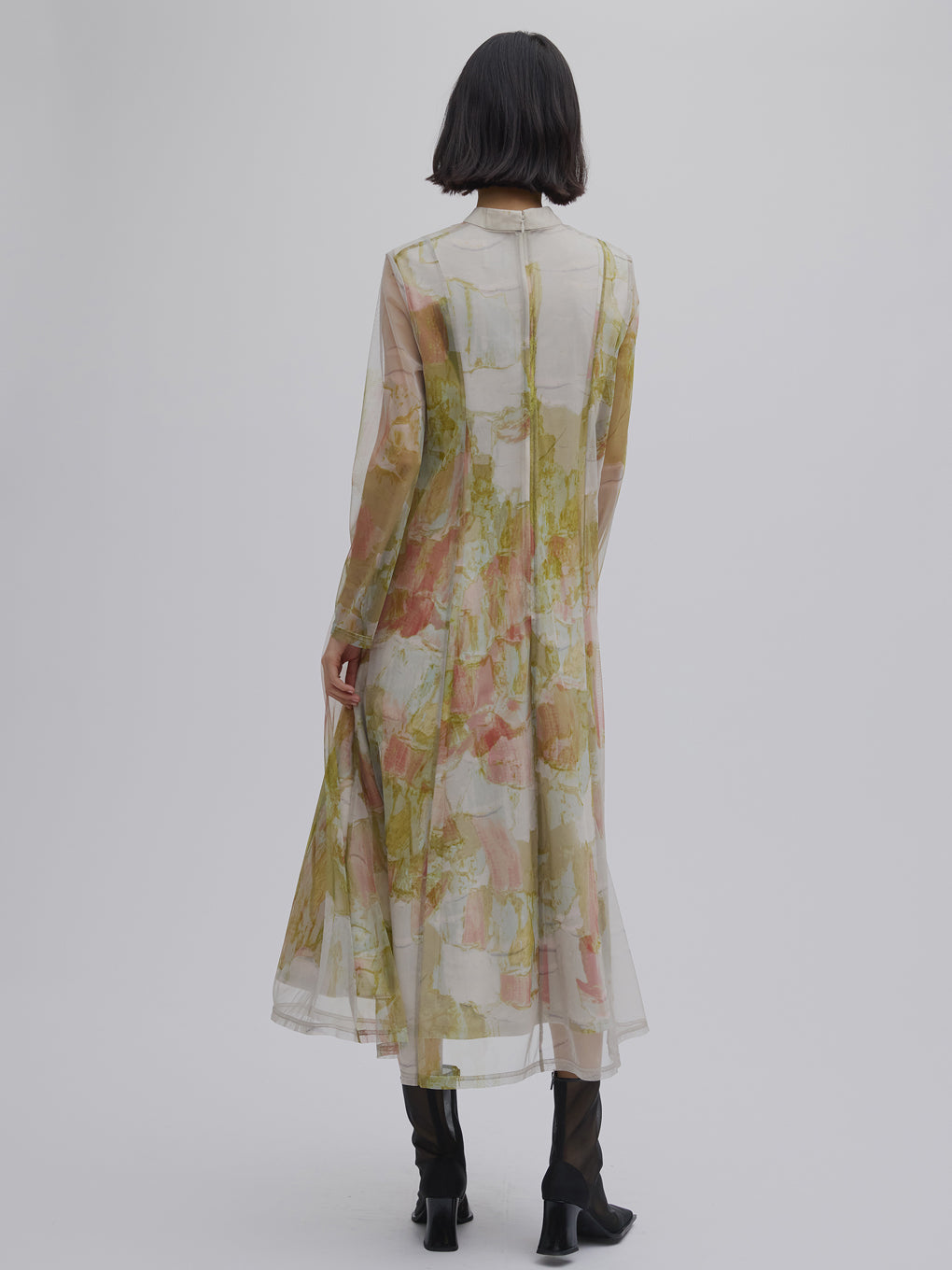 UND GYPSUM ART DRESS