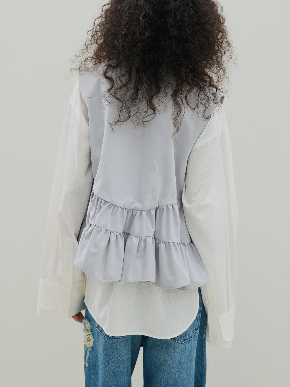 UND CURVE LINE FRILL VEST