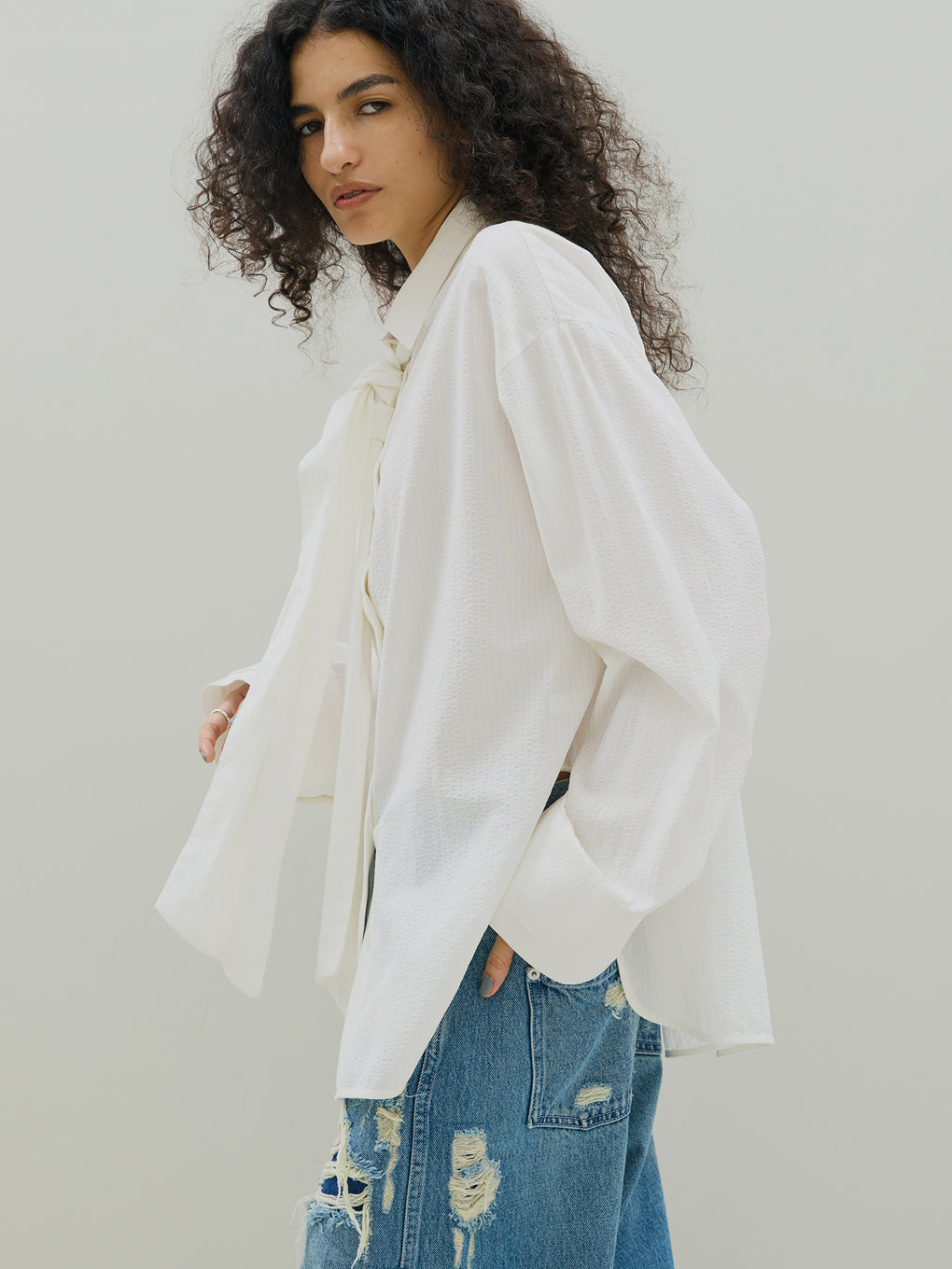 UND UNEVENNESS TIE BLOUSE