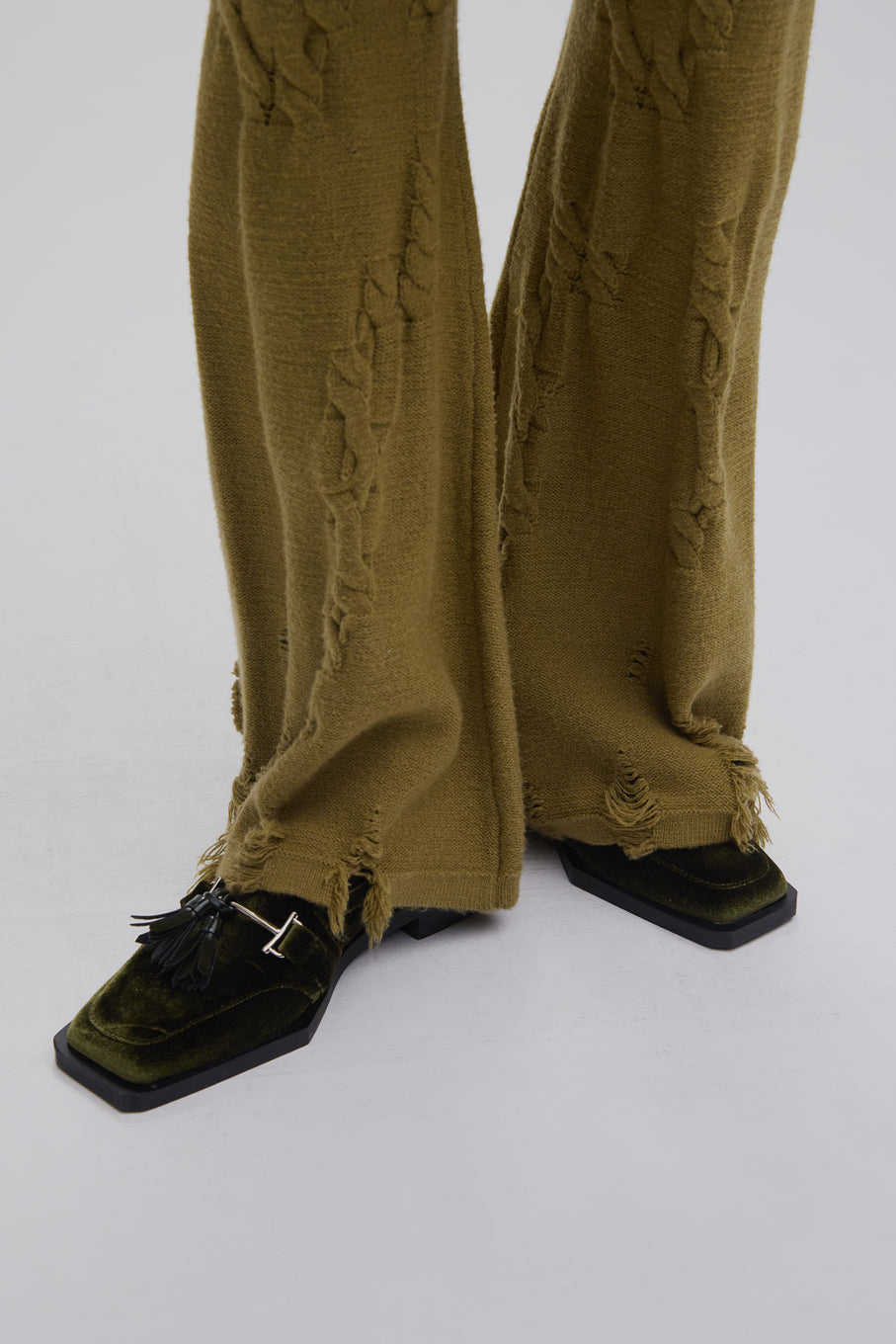 UND RANDOM CABLE KNIT PANTS