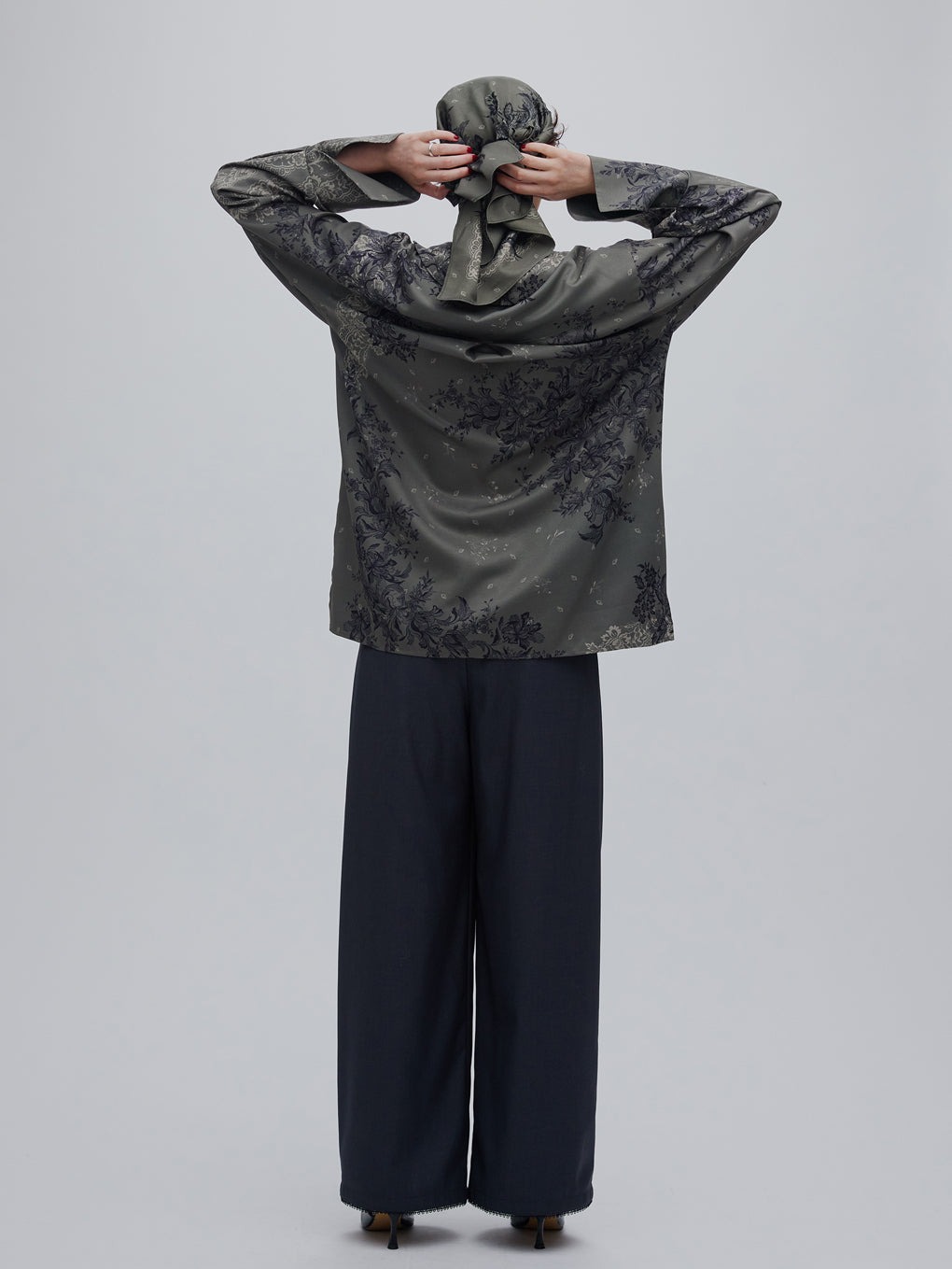 FLORAL LACE SCARF PRINT SHIRT