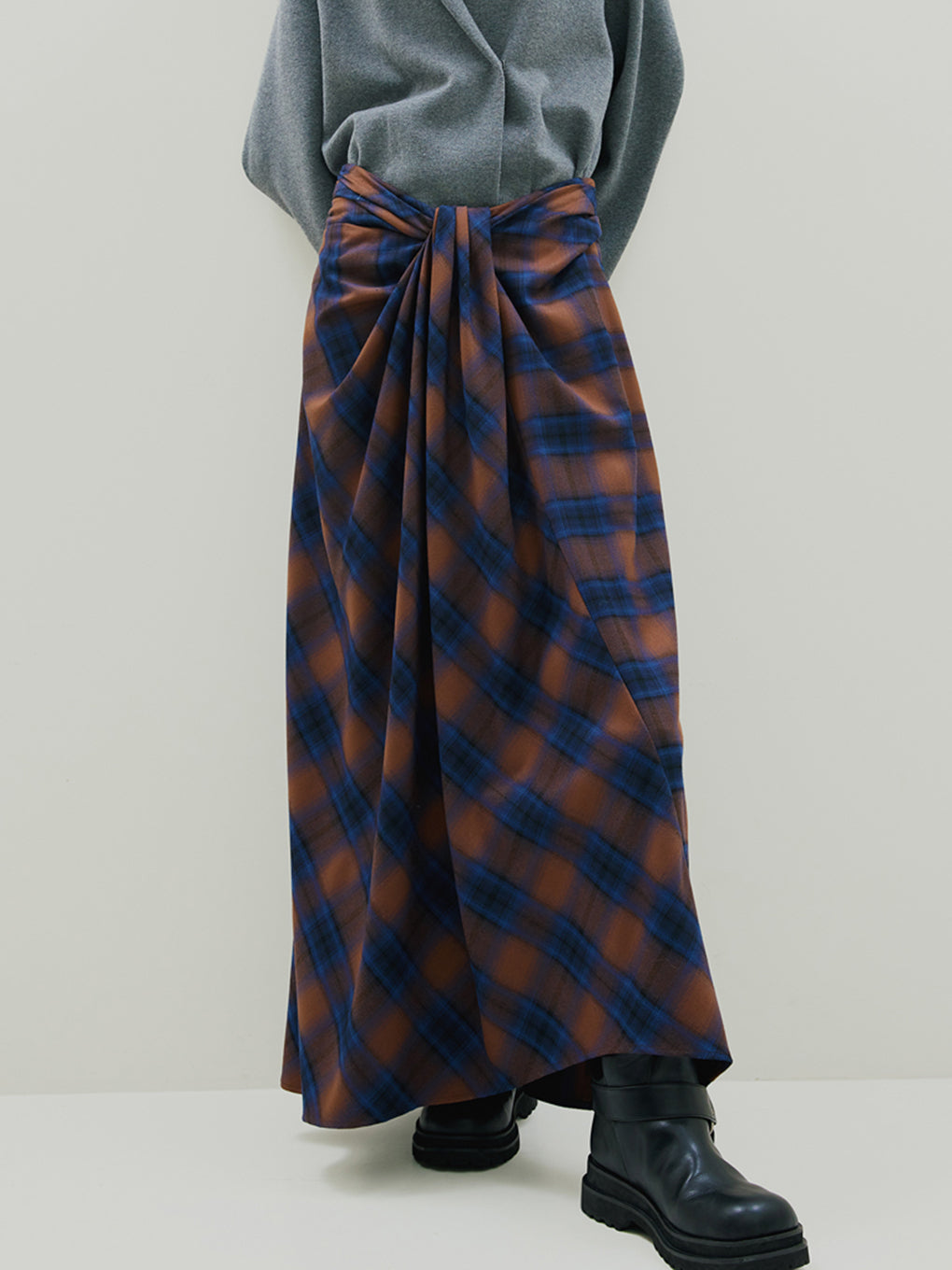 UND DRAPE CHECK SKIRT