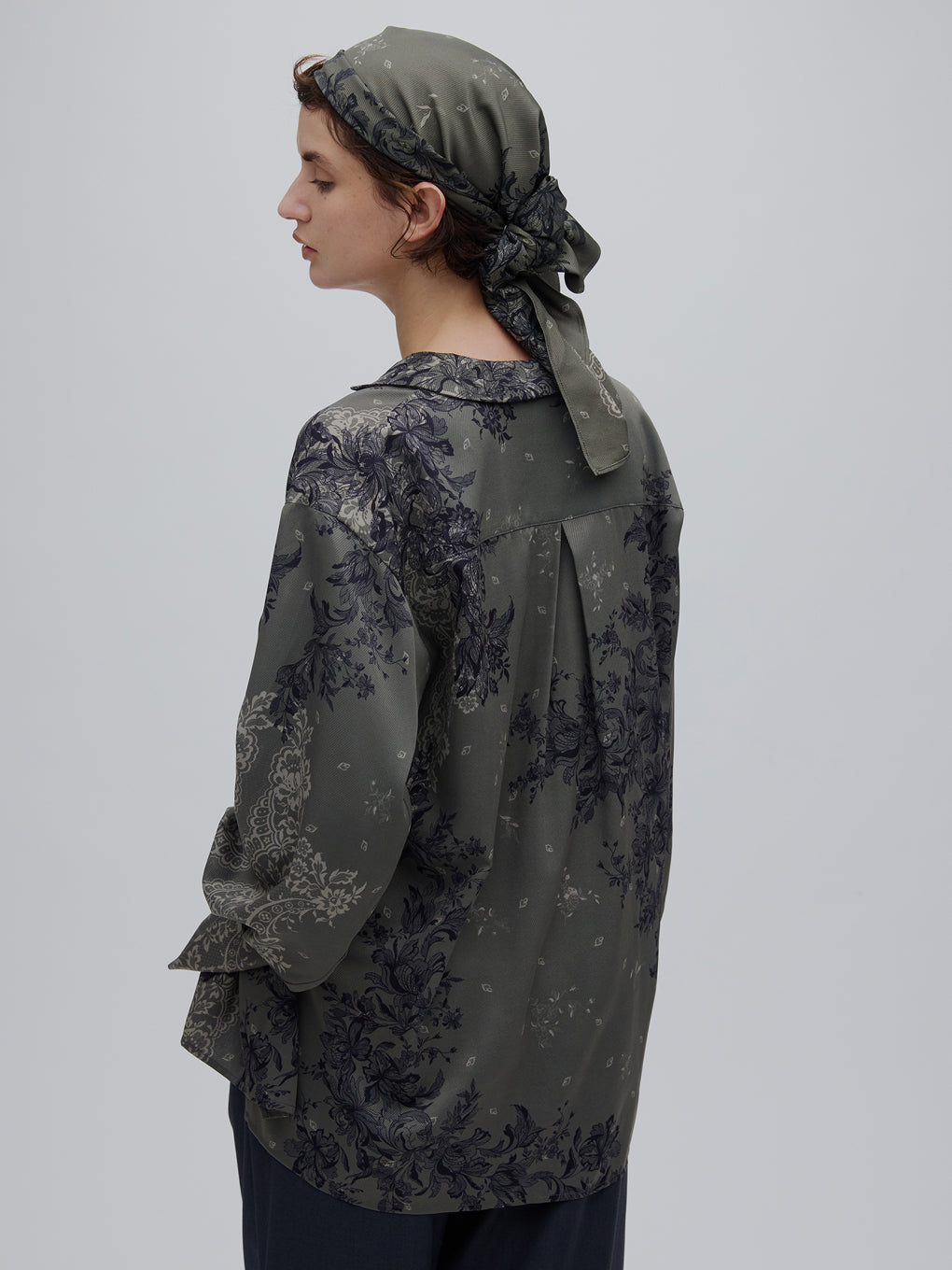 FLORAL LACE SCARF PRINT SHIRT