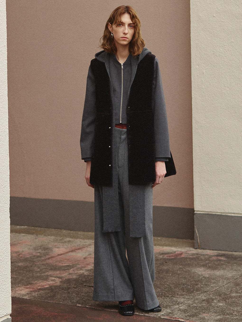 LOOSE STRAIGHT TUCK PANTS