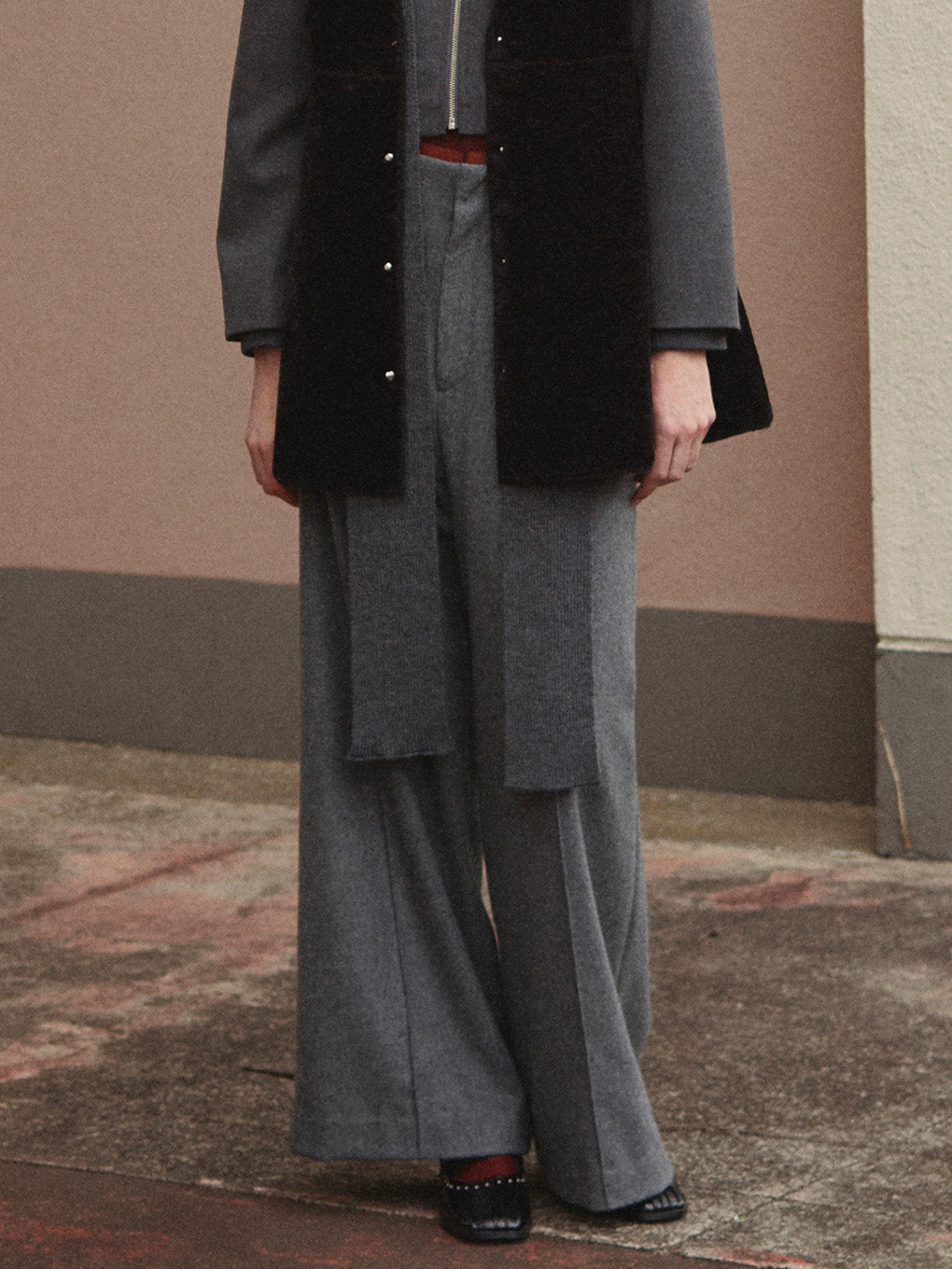 LOOSE STRAIGHT TUCK PANTS