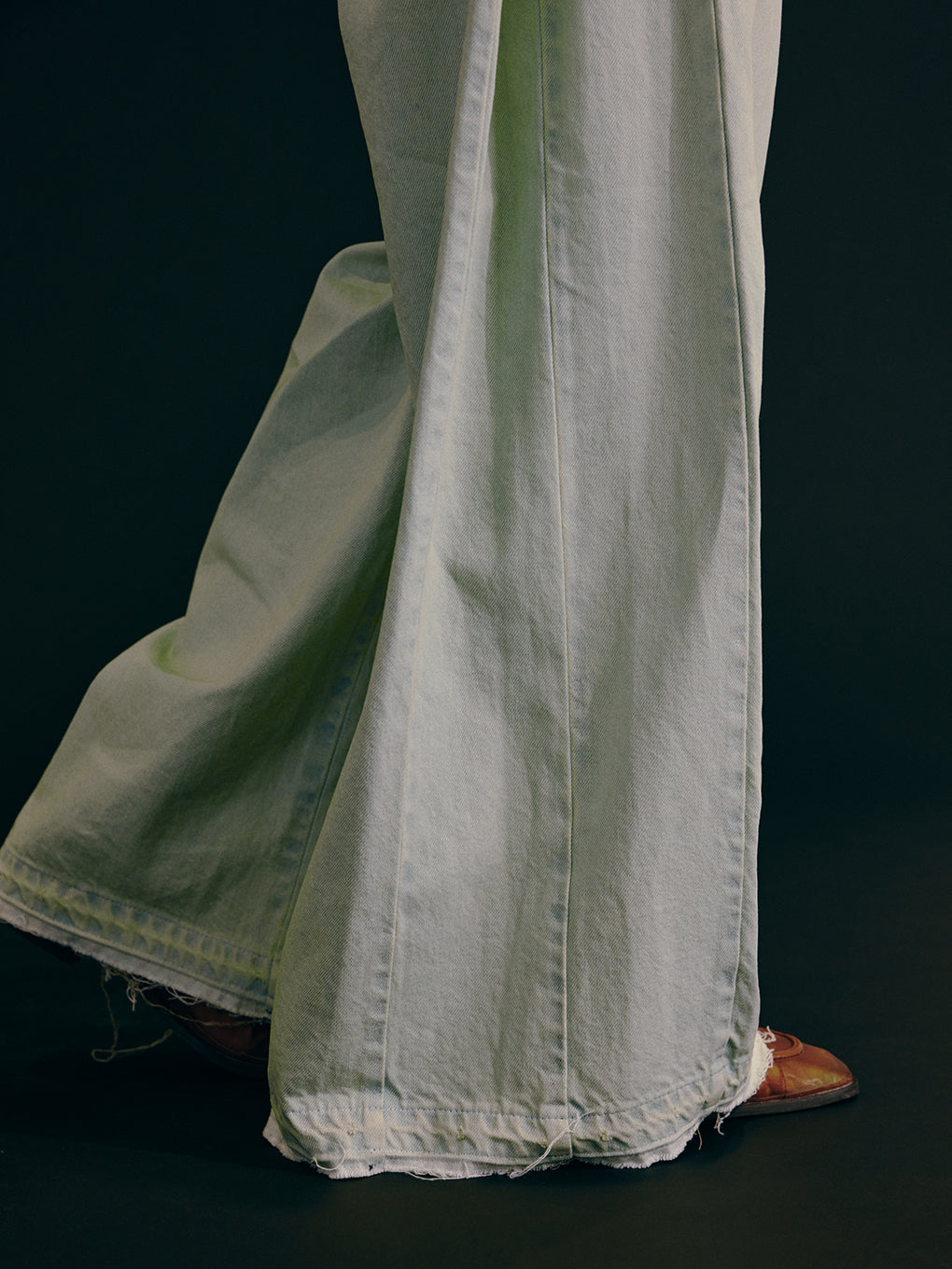 SIDE TUCK WIDE FLARE DENIM PANTS