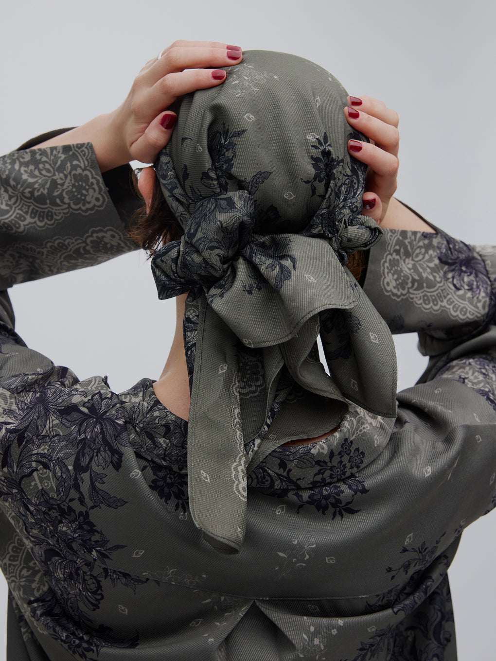 FLORAL LACE PRINT SCARF