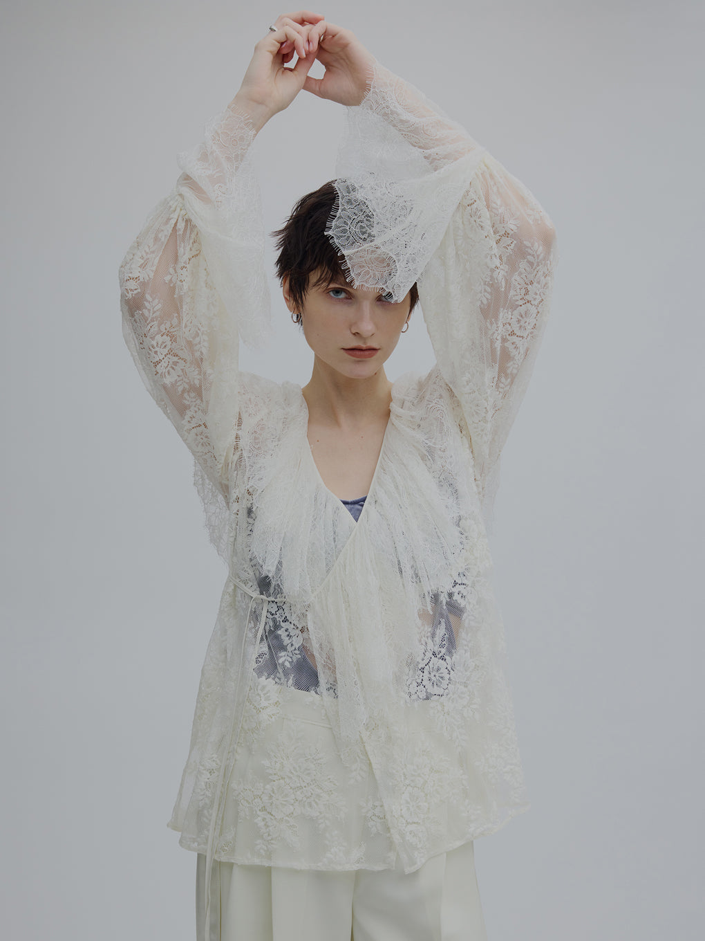 2WAY LACE RAFFLE BLOUSE