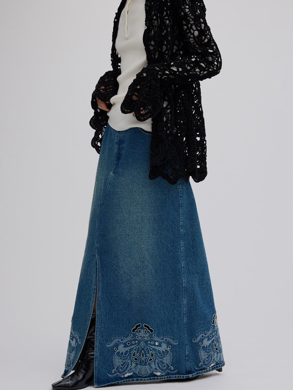 UND CUTWORK EMBROIDERY DENIM SKIRT