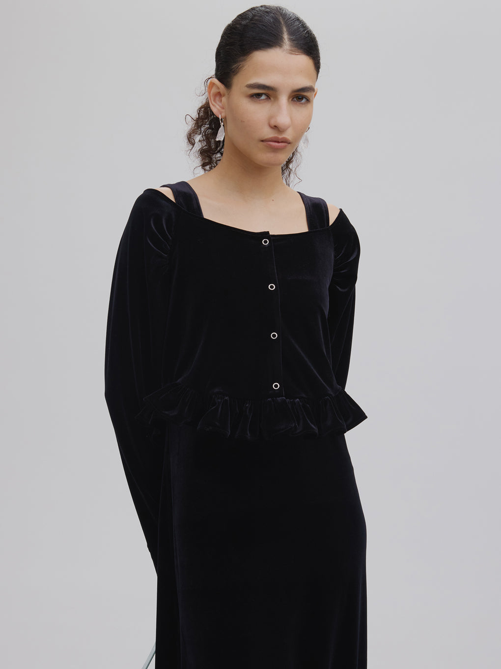 UND OFF SHOULDER VELOUR CARDIGAN SET DRESS