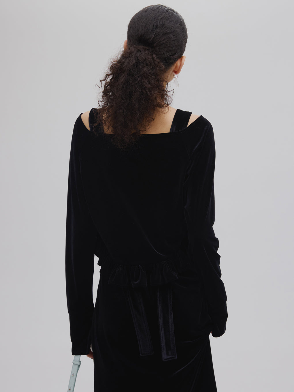 UND OFF SHOULDER VELOUR CARDIGAN SET DRESS