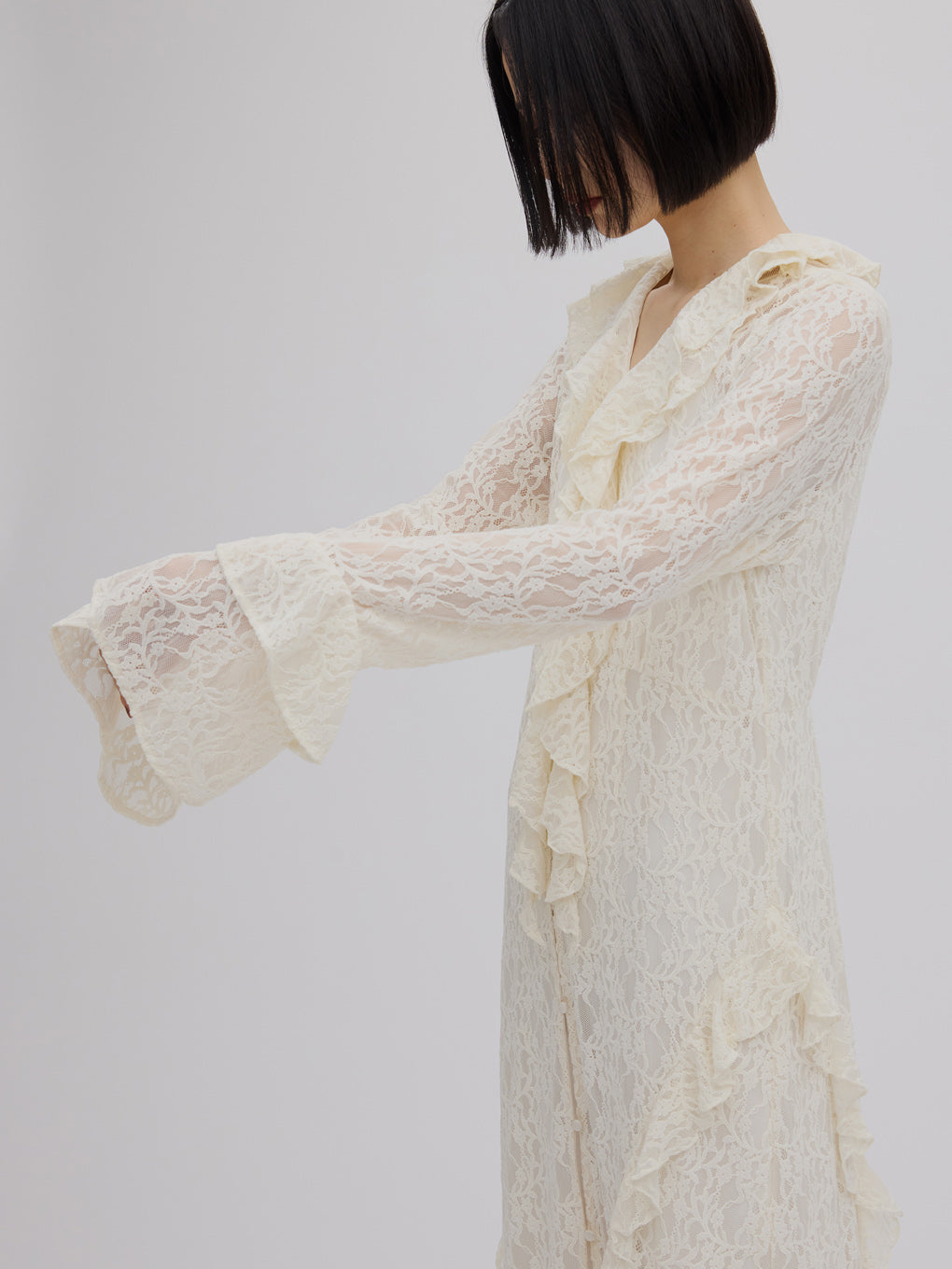 UND 2WAY CUT LACE FRILL DRESS