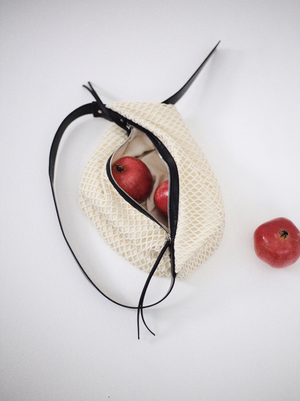 MEDI MESH ROUND SHOULDER BAG