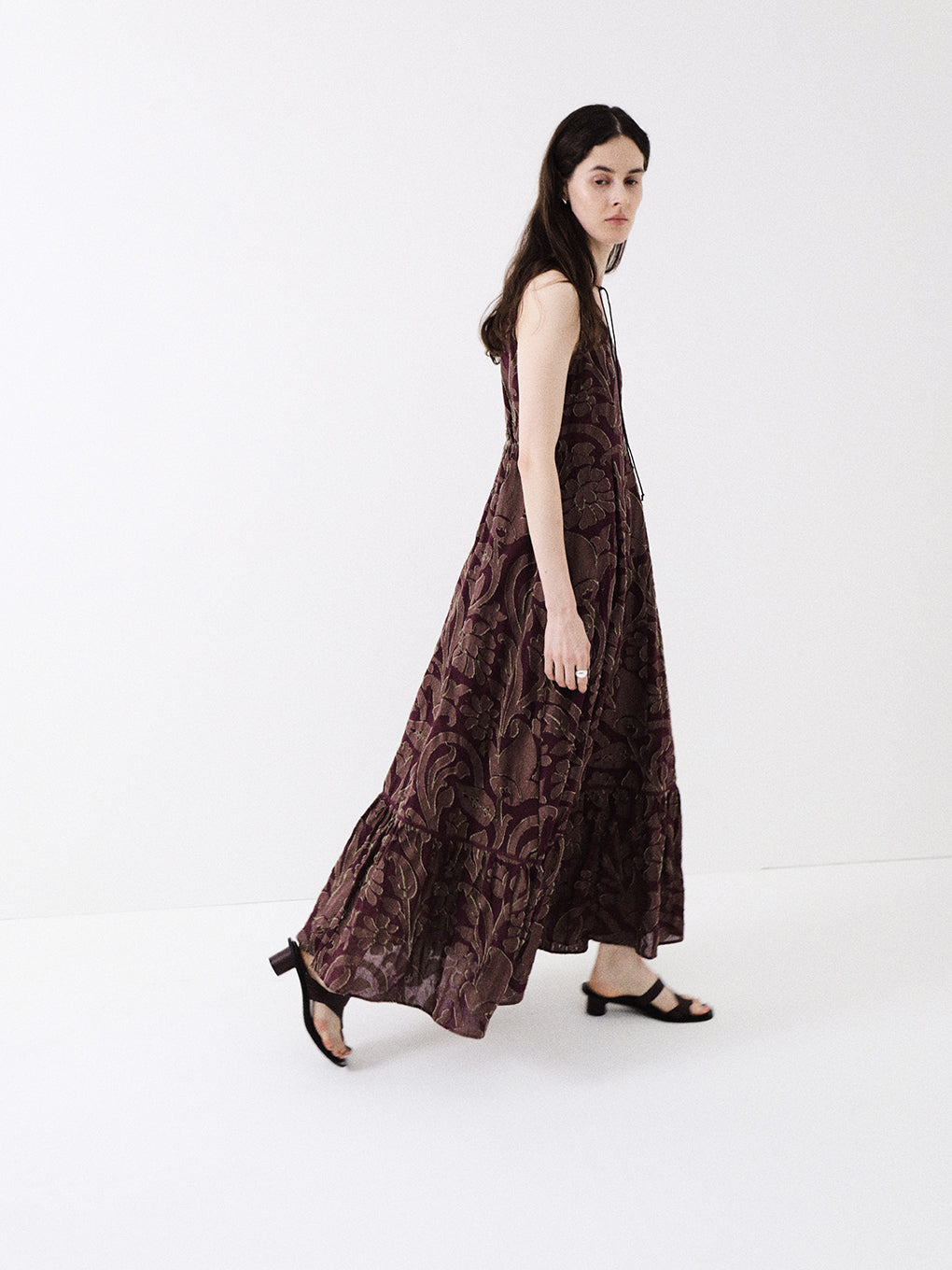 MEDI KITTY V NECK DRESS