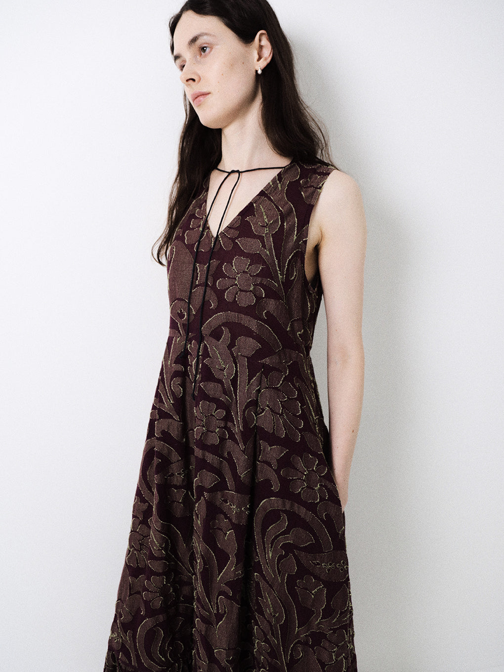 MEDI KITTY V NECK DRESS