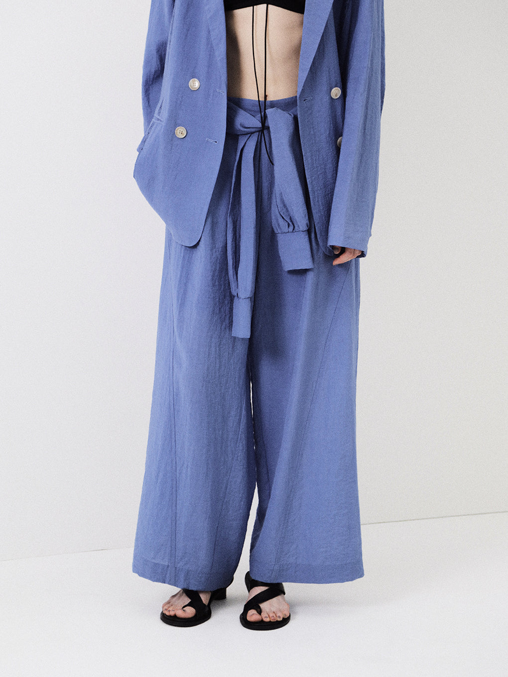 MEDI SLEEVE BELT TUCK PANTS