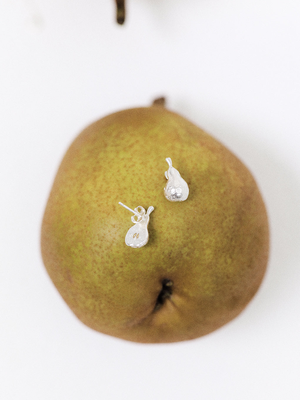 MEDI SLV925 PEAR PIERCE