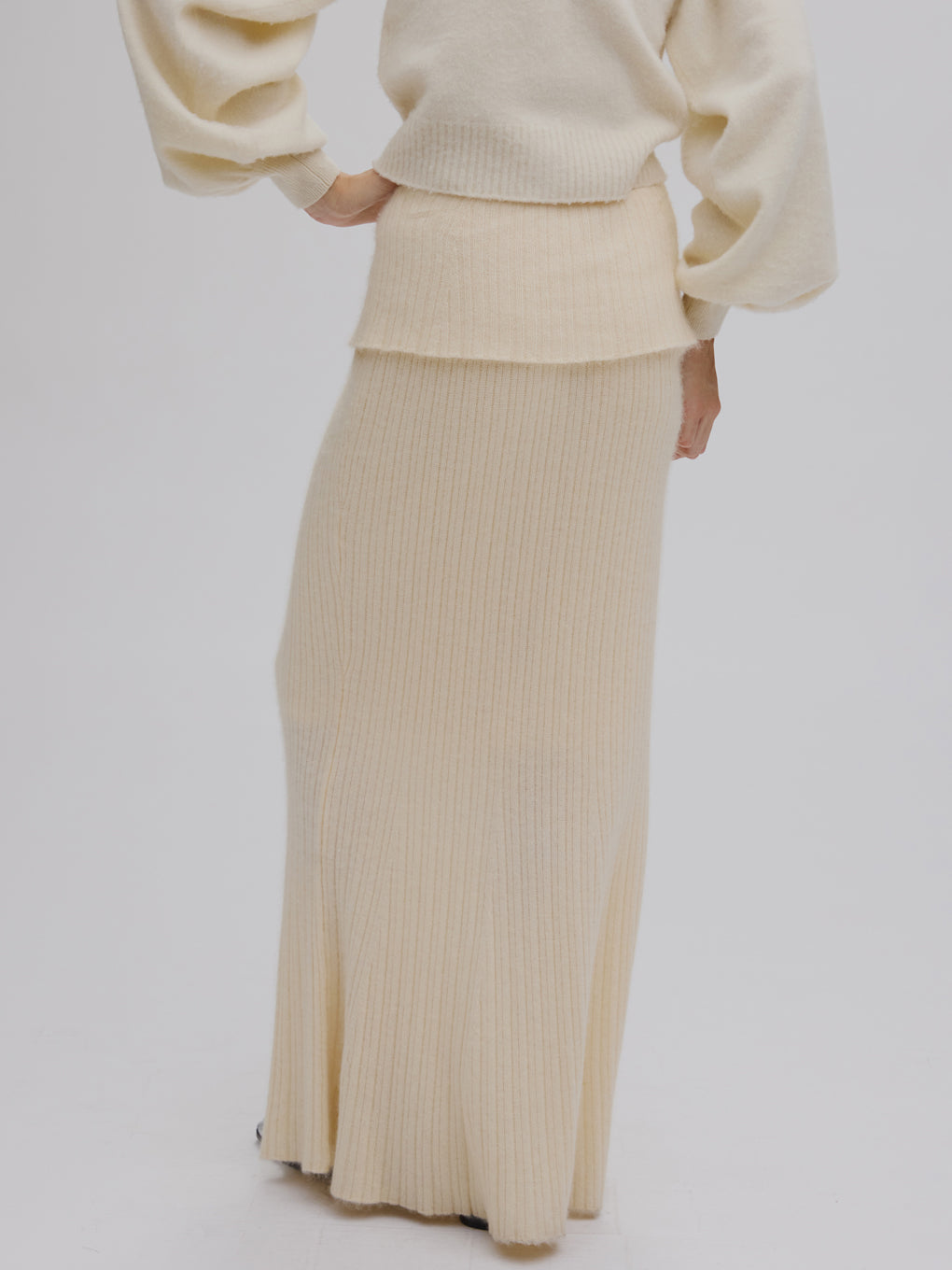 UND RACCOON BLEND KNIT SKIRT