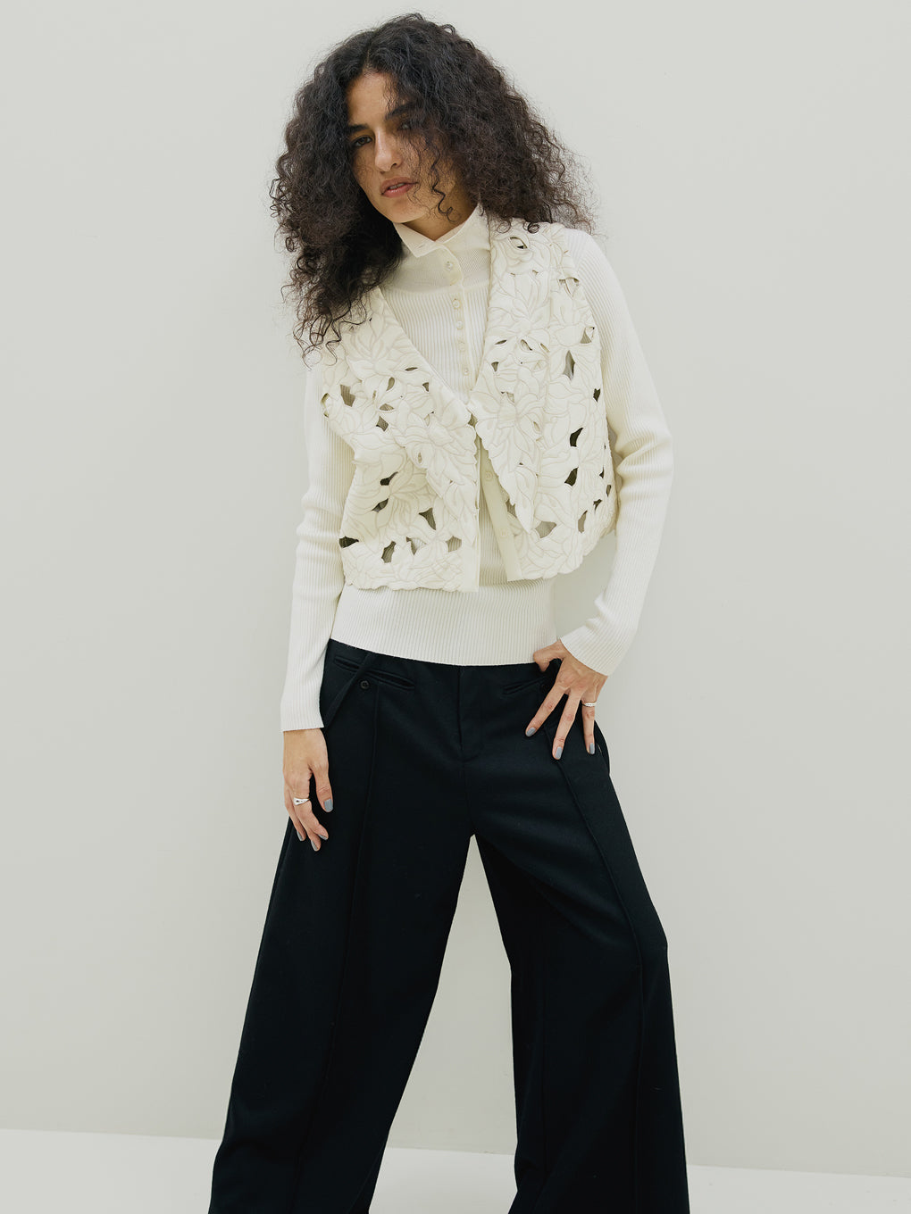 UND LACE CUTWORK VEST TOP