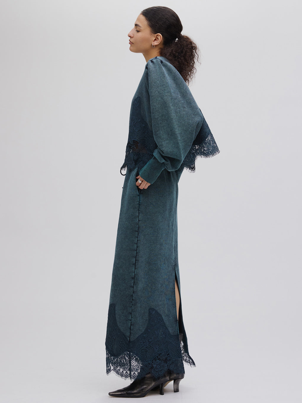 CHEMICAL OVERDYE LACE SWEAT SKIRT