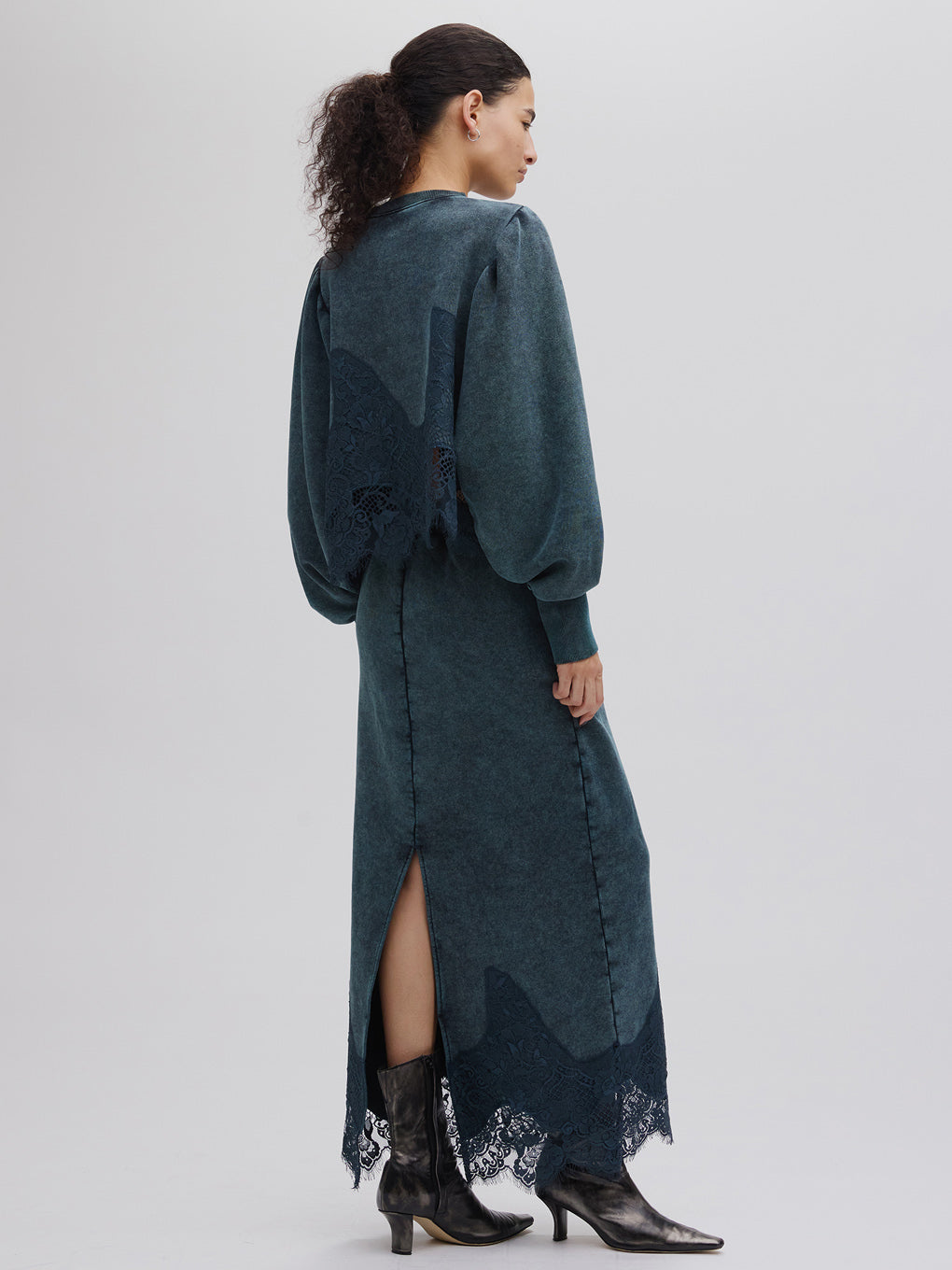 CHEMICAL OVERDYE LACE SWEAT TOP