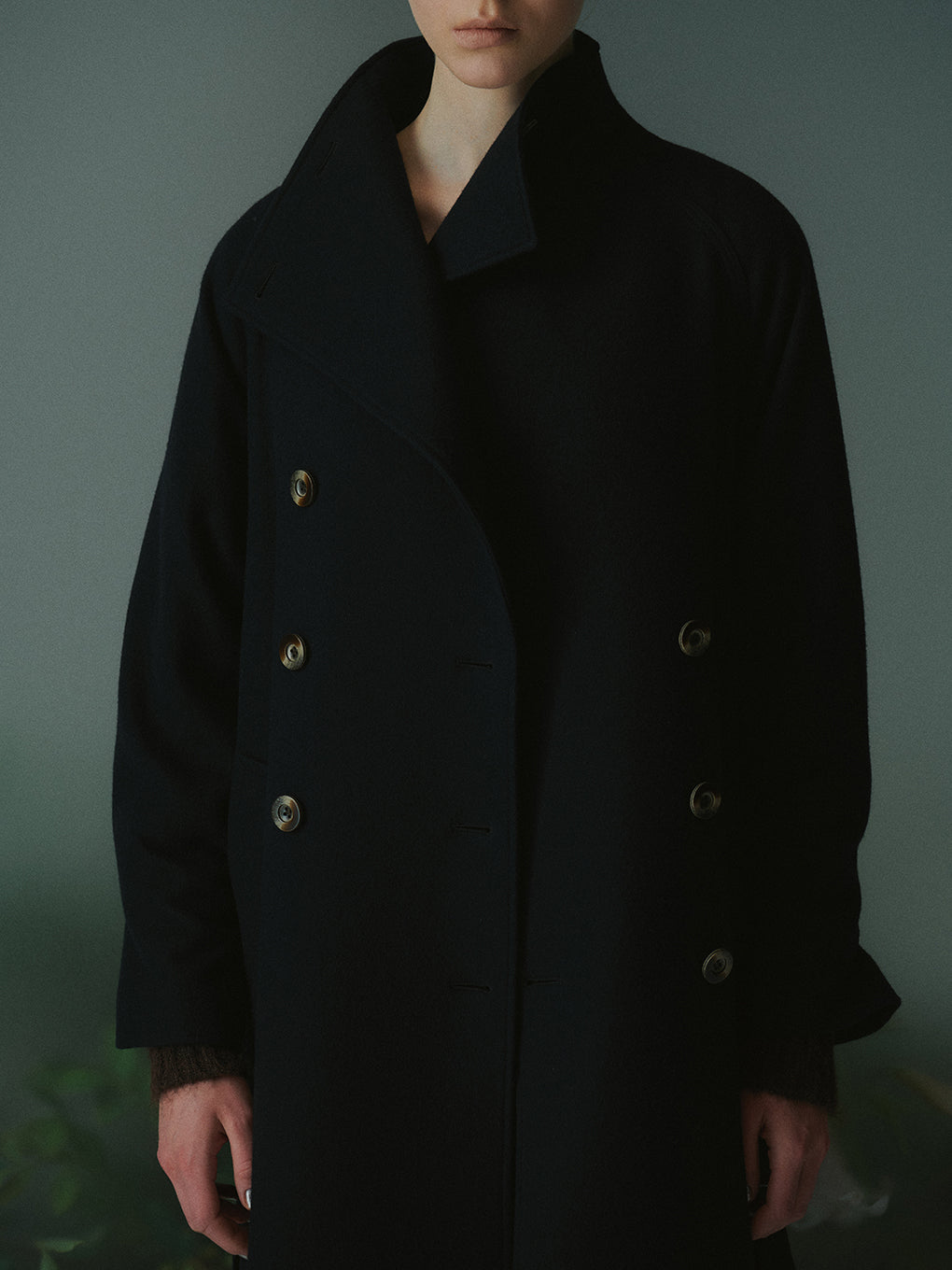 UND WOOL ASYMMETRY STAND COLLAR COAT