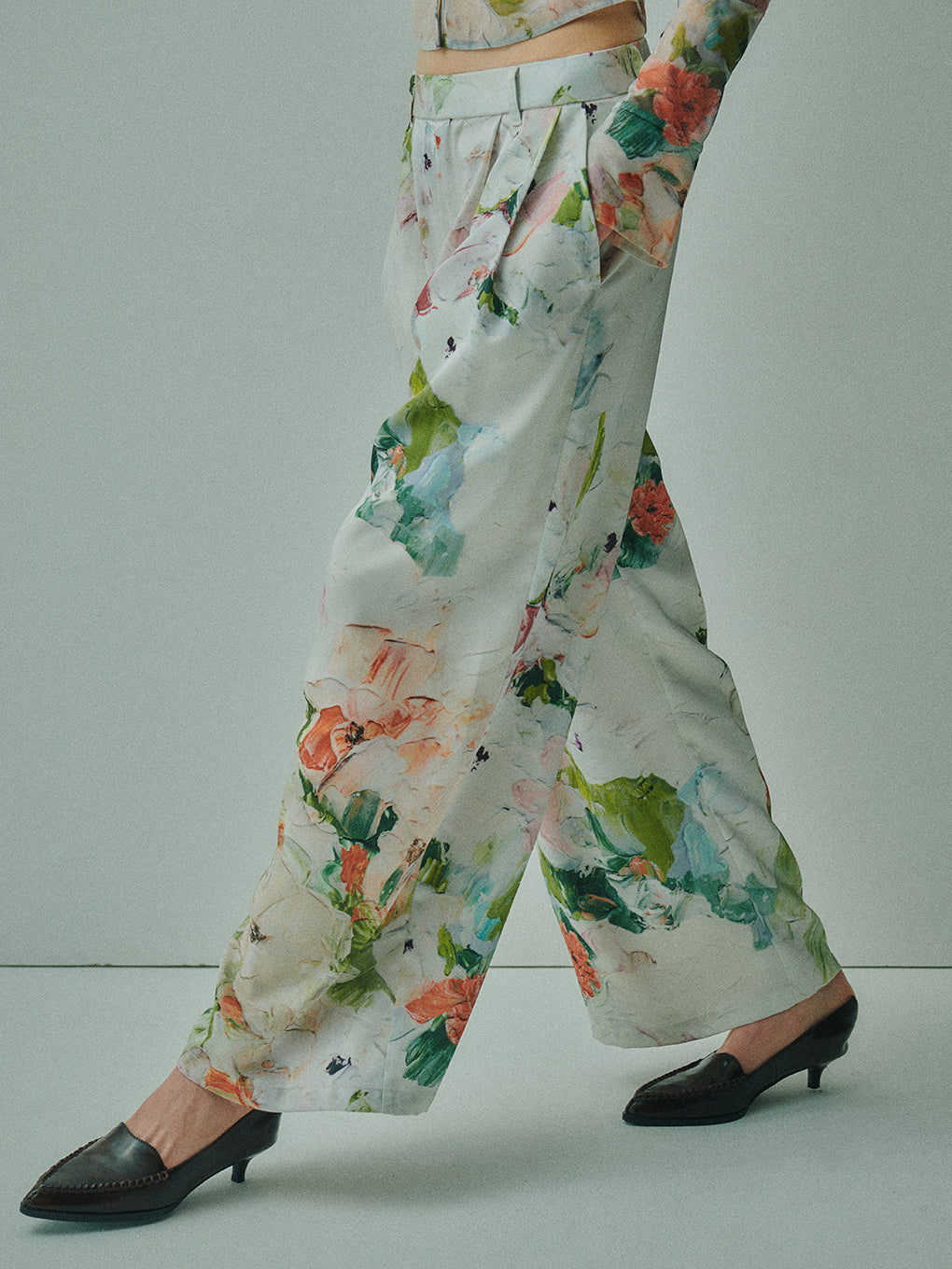 UND WHIPPED FLOWER PANTS