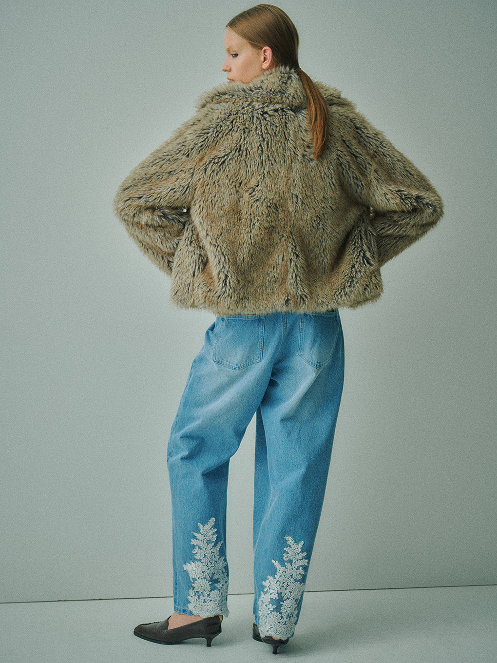UND WIDE TUCK LACE DENIM PANTS