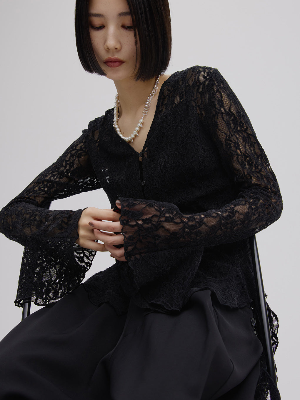 UND 2WAY CUT LACE FRILL TOP