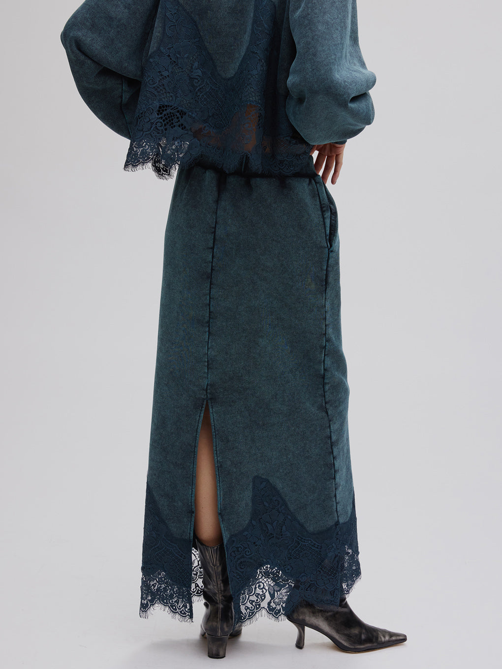 CHEMICAL OVERDYE LACE SWEAT SKIRT
