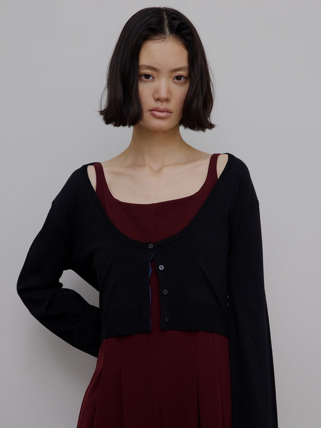 LOW BASIC SHORT KNIT CARDIGAN