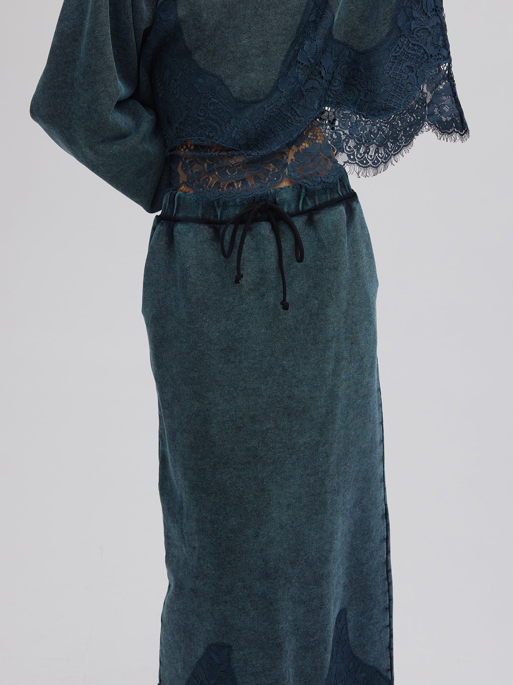 CHEMICAL OVERDYE LACE SWEAT SKIRT