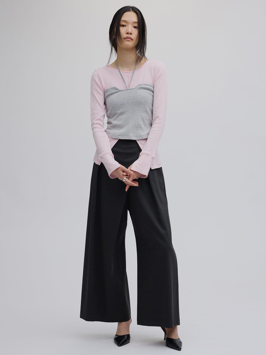 DRY TWILL ASYMMETRY TUCK PANTS