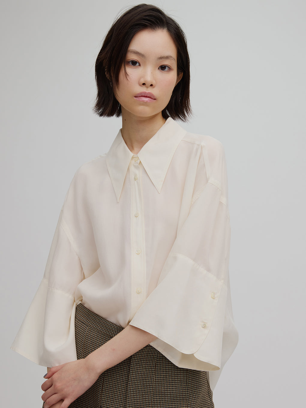 WIDE CUFFS SLEEVE CUPRO BLOUSE