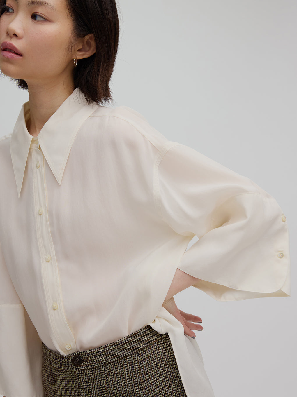 WIDE CUFFS SLEEVE CUPRO BLOUSE