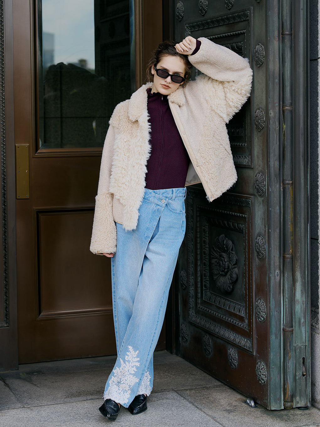 UND WIDE TUCK LACE DENIM PANTS