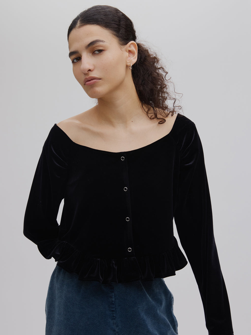 UND OFF SHOULDER VELOUR CARDIGAN SET DRESS