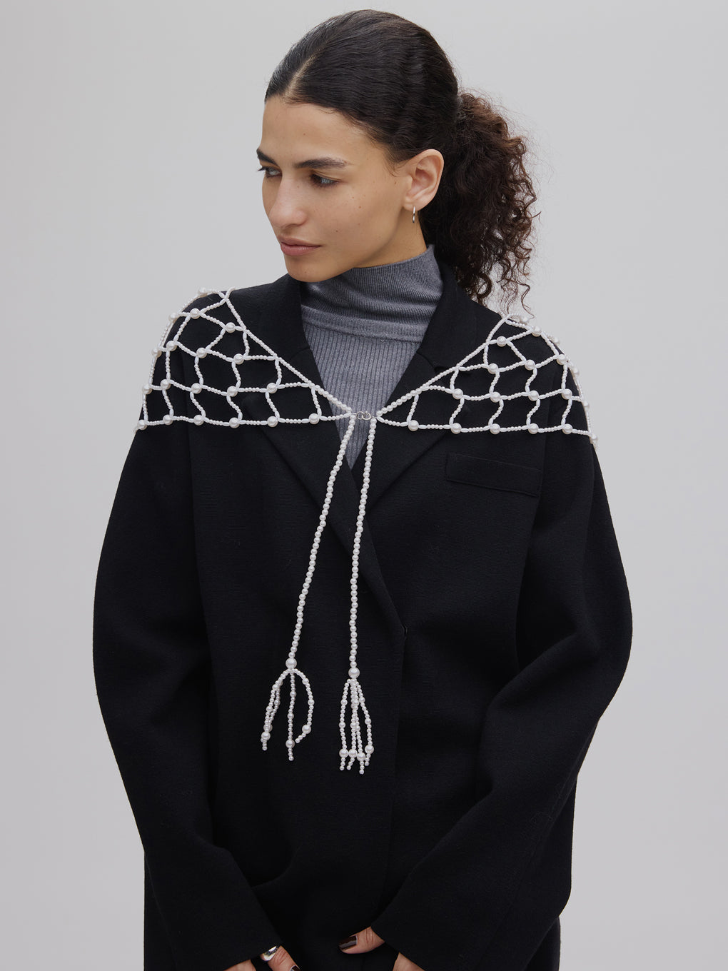 UND TRIANGLE PEARL SCARF