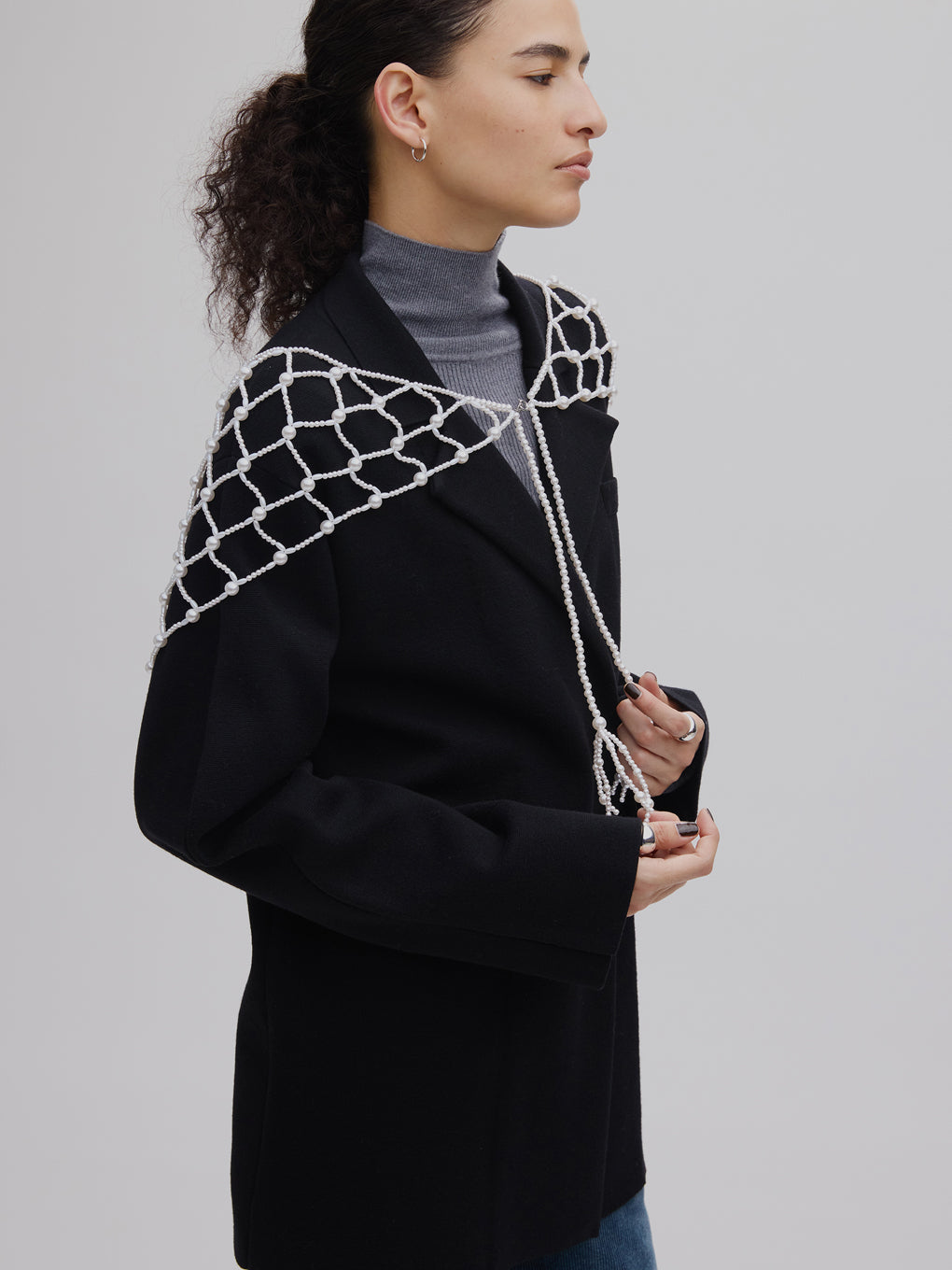 UND TRIANGLE PEARL SCARF