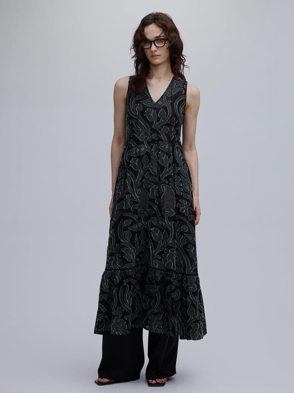 MEDI KITTY V NECK DRESS