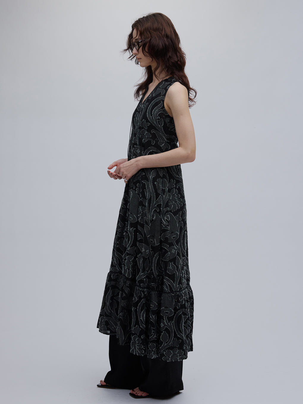 MEDI KITTY V NECK DRESS