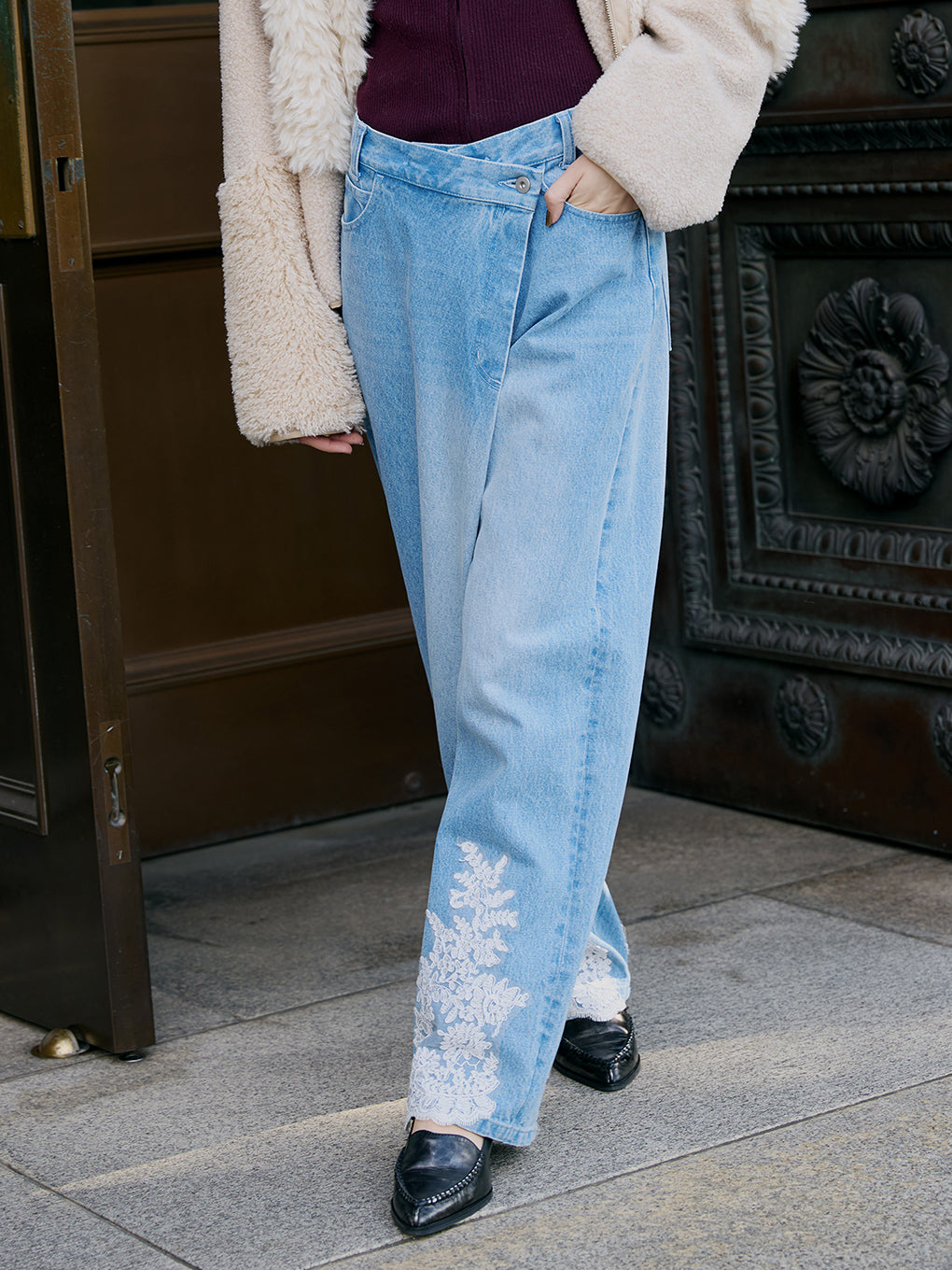 UND WIDE TUCK LACE DENIM PANTS