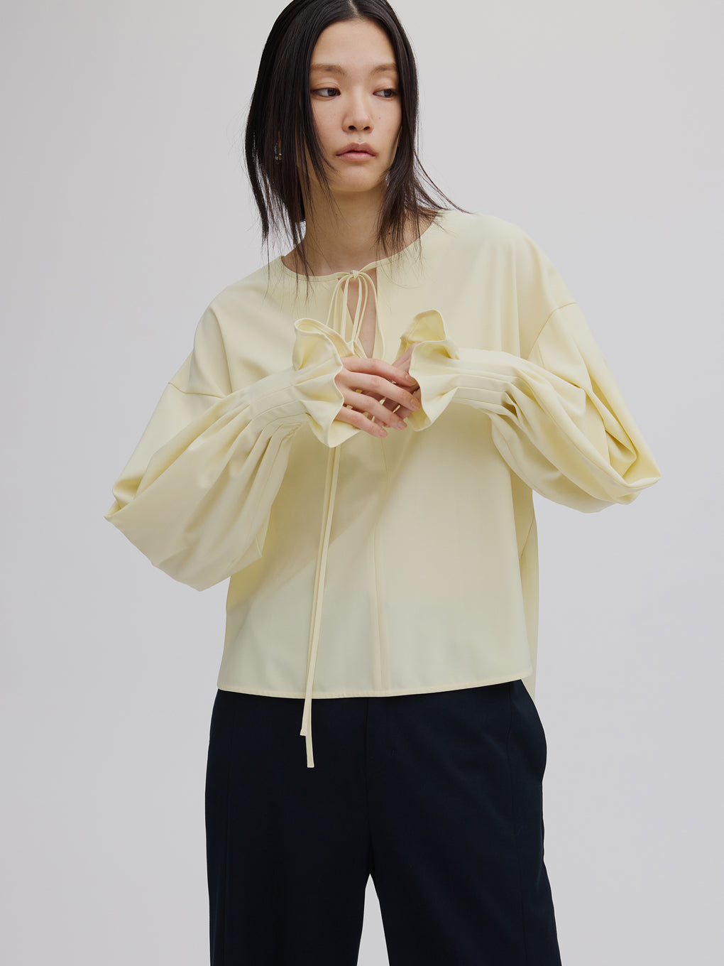 NECK RIBBON ARRANGE BLOUSE