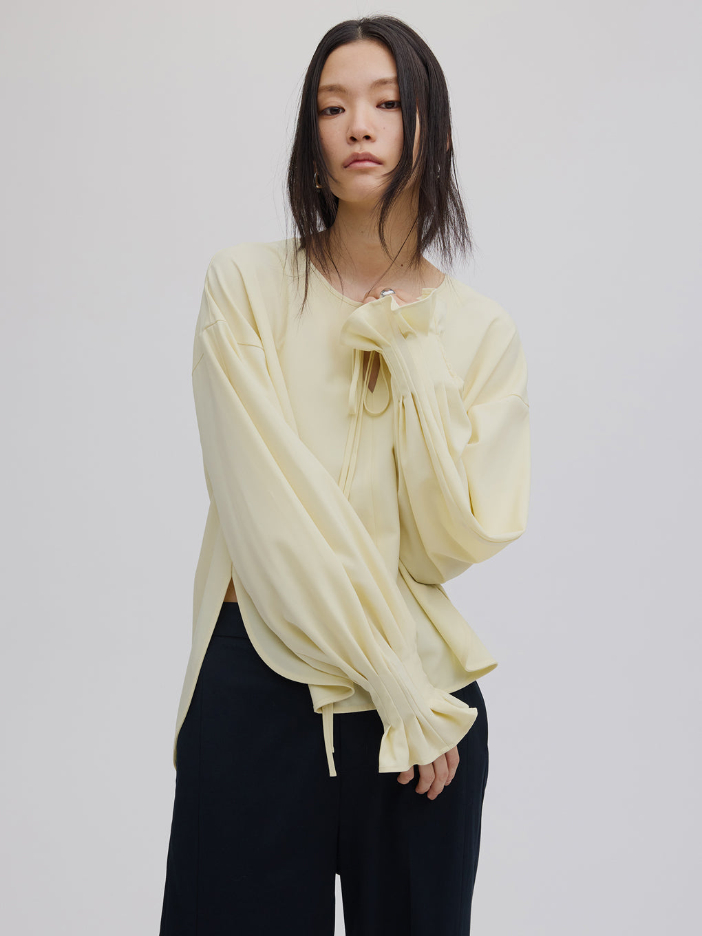 NECK RIBBON ARRANGE BLOUSE