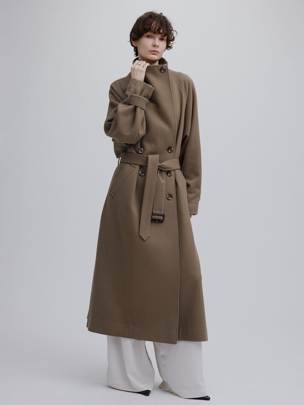 UND WOOL ASYMMETRY STAND COLLAR COAT